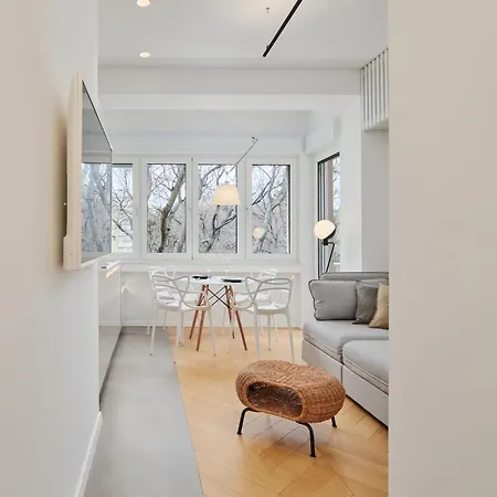 Vibrant Downtown With Balcony Daire *